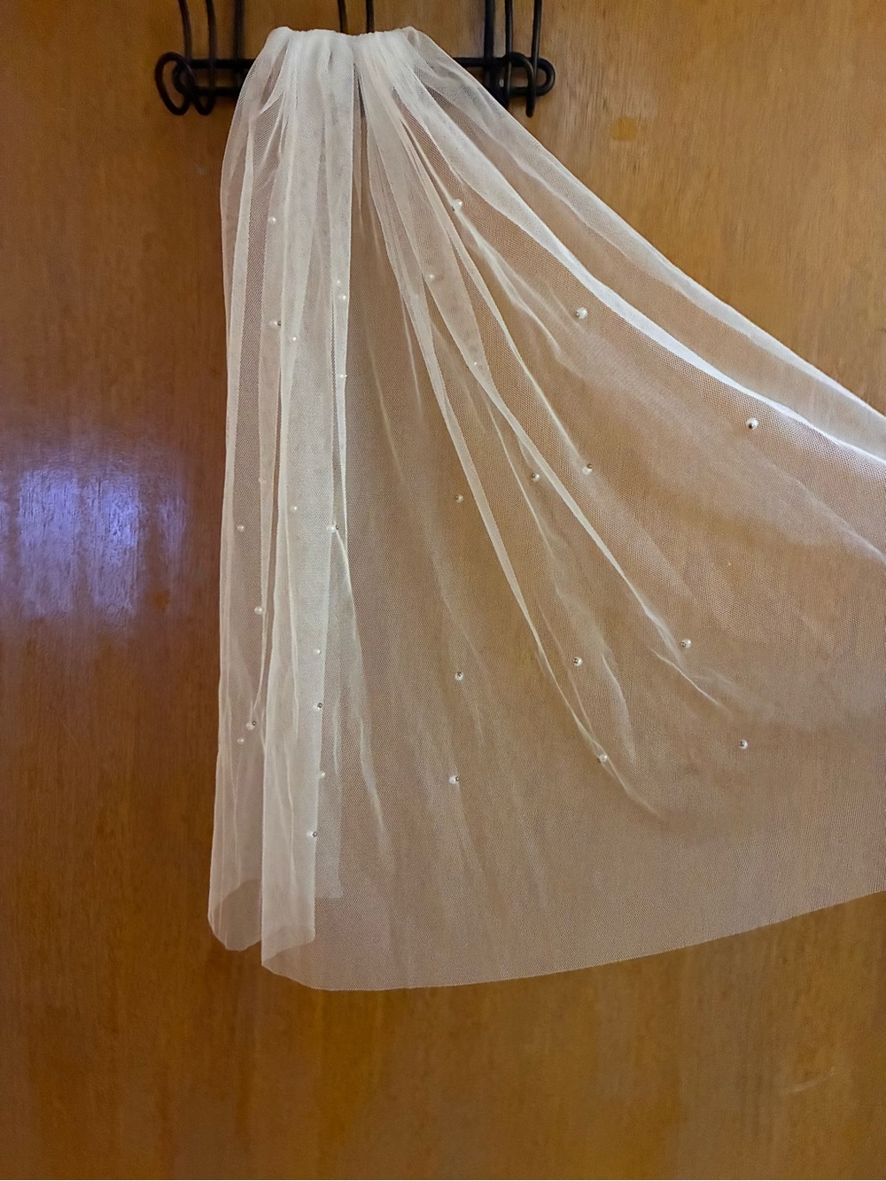 Delicate Cream Pearl-Embellished Hair Veil